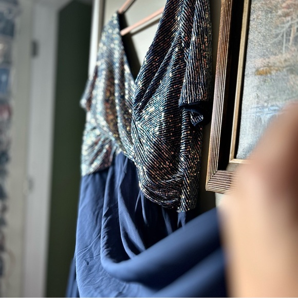 SHEIN Curve Belle Sequin Dress - Picture 3 of 5